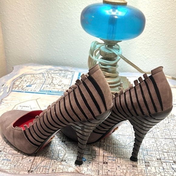 🔥Cesare Paciotti, Exquisite Suede Heels in Soft Charcoal,Woman’s Size 37.5, EUC - Picture 5 of 10